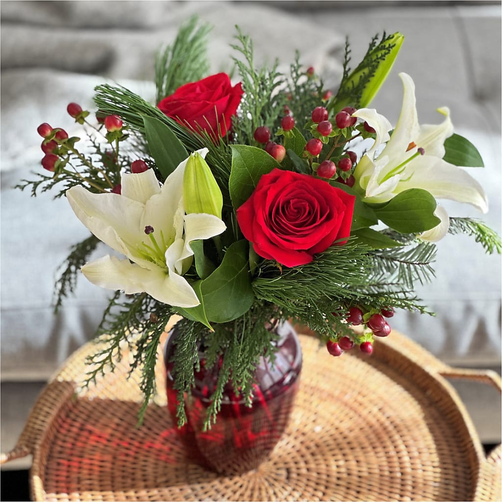 Evergreen Delight Bouquet – HELEN'S FLOWERS LLC, Radcliff KY